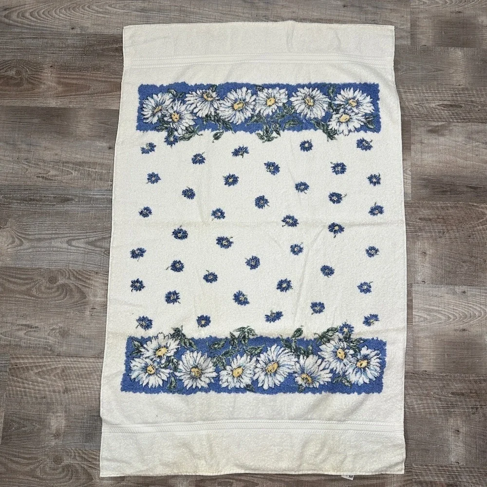 Vintage~ Cannon Bath Towel~Bright Blue Flowers~1960/1970's~ New Condition